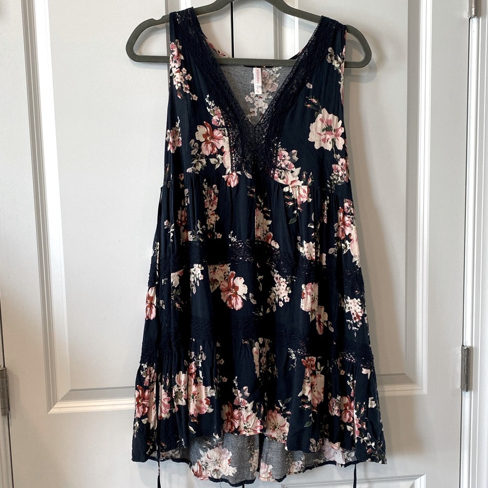 Women’s Floral Tiered Dress with Lace and Tie